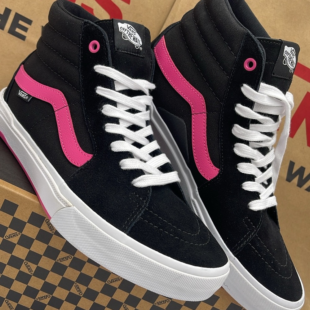 Vans Men’s Bmx Sk8-Hi Black/Magenta
VN0005V0KMN Sneakers - Picture 7 of 16